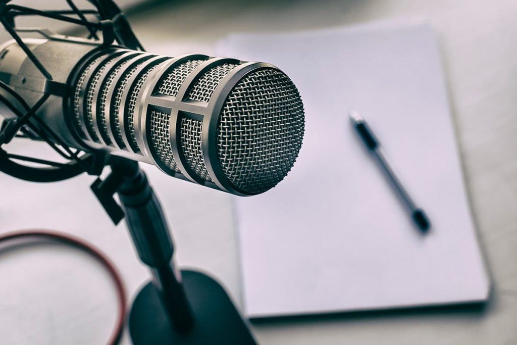 Podcast đang dần nhận được sự ủng hộ và yêu thích từ giới trẻ.